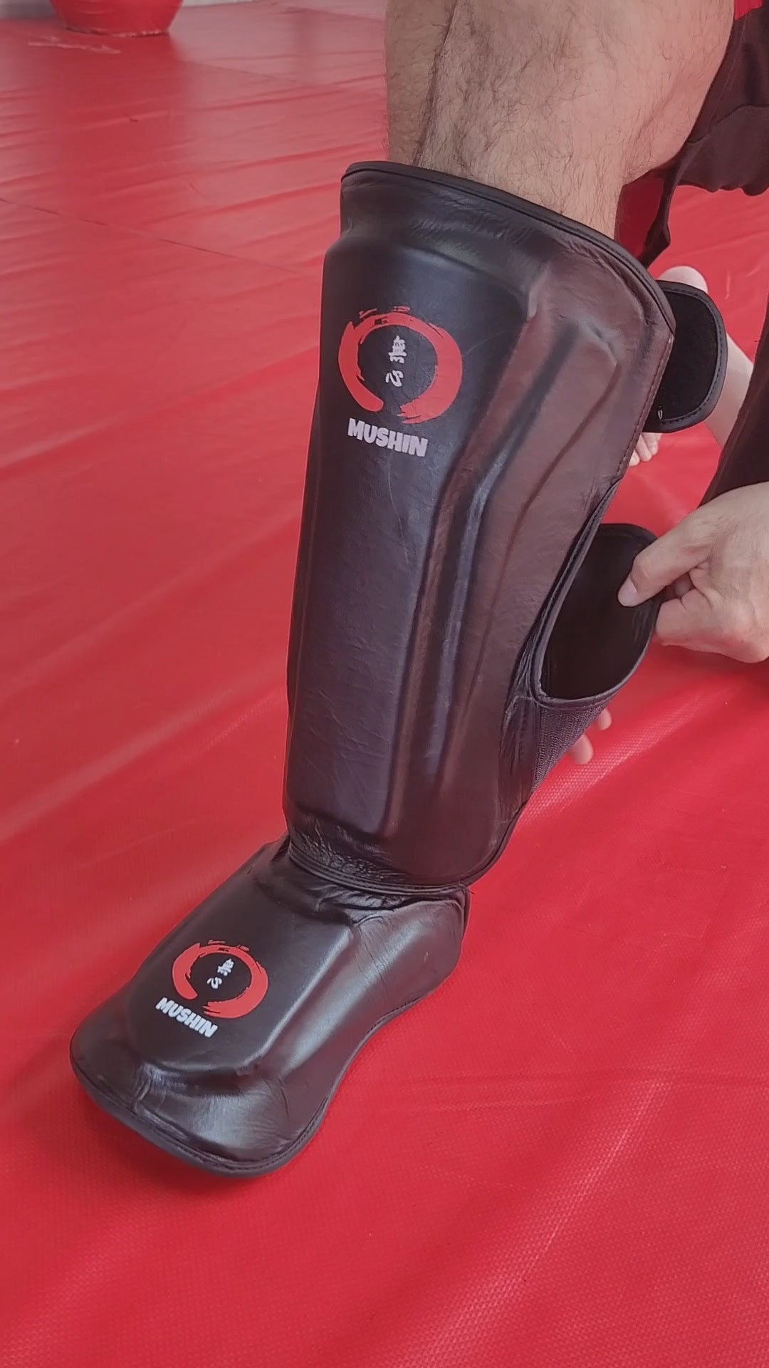 Espinilleras de Piel Genuina con Empeinera – Mushin Combat Gear